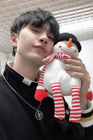 吕书君